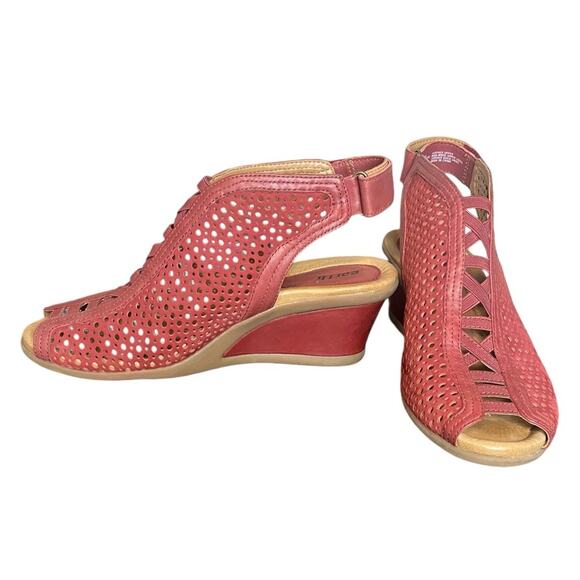 EARTH Regal Red Calla Leather Wedge Peep Toe Women’s Size 9.5 - Picture 1 of 8